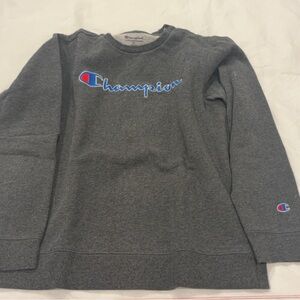 Selling this cute champion sweatshirt!! 🥰🥰